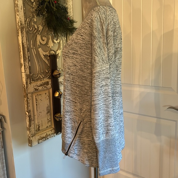 90 Degree - Size Large - Grey Shirt with Zippers on bottom sides Excellent Cond! - Picture 5 of 8